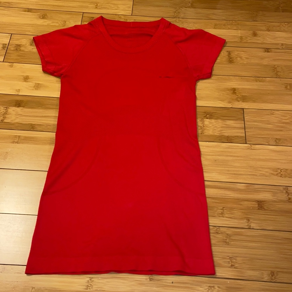 red lululemon swiftly tech shirt size 4